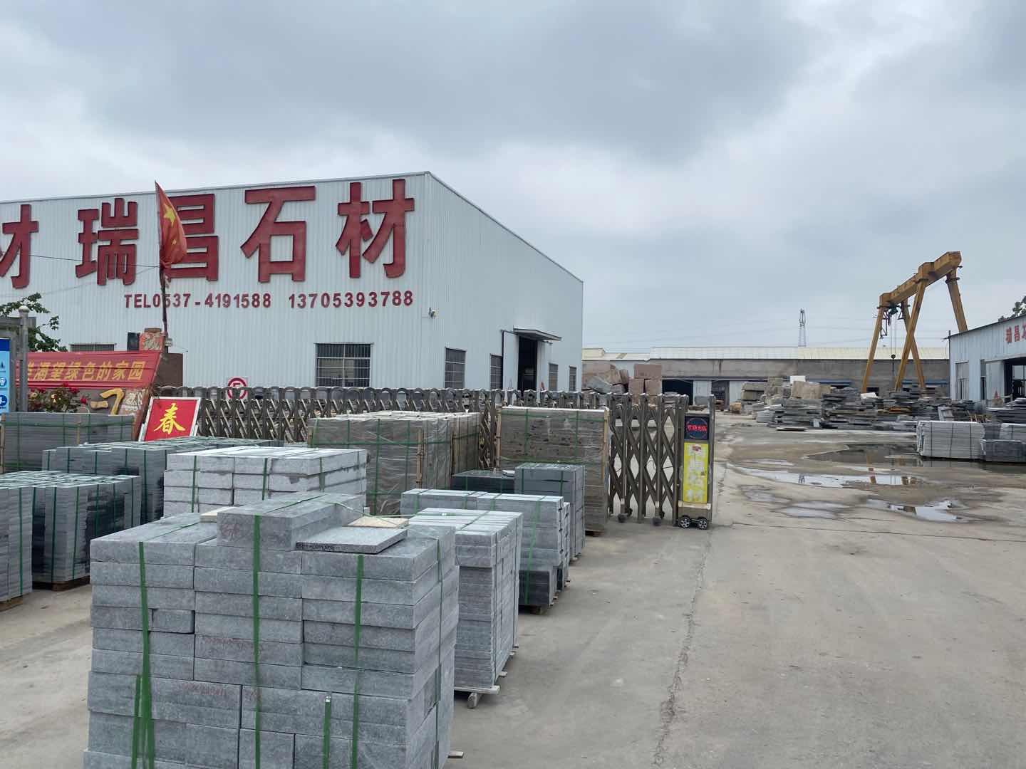 芝麻黑火烧板厂家