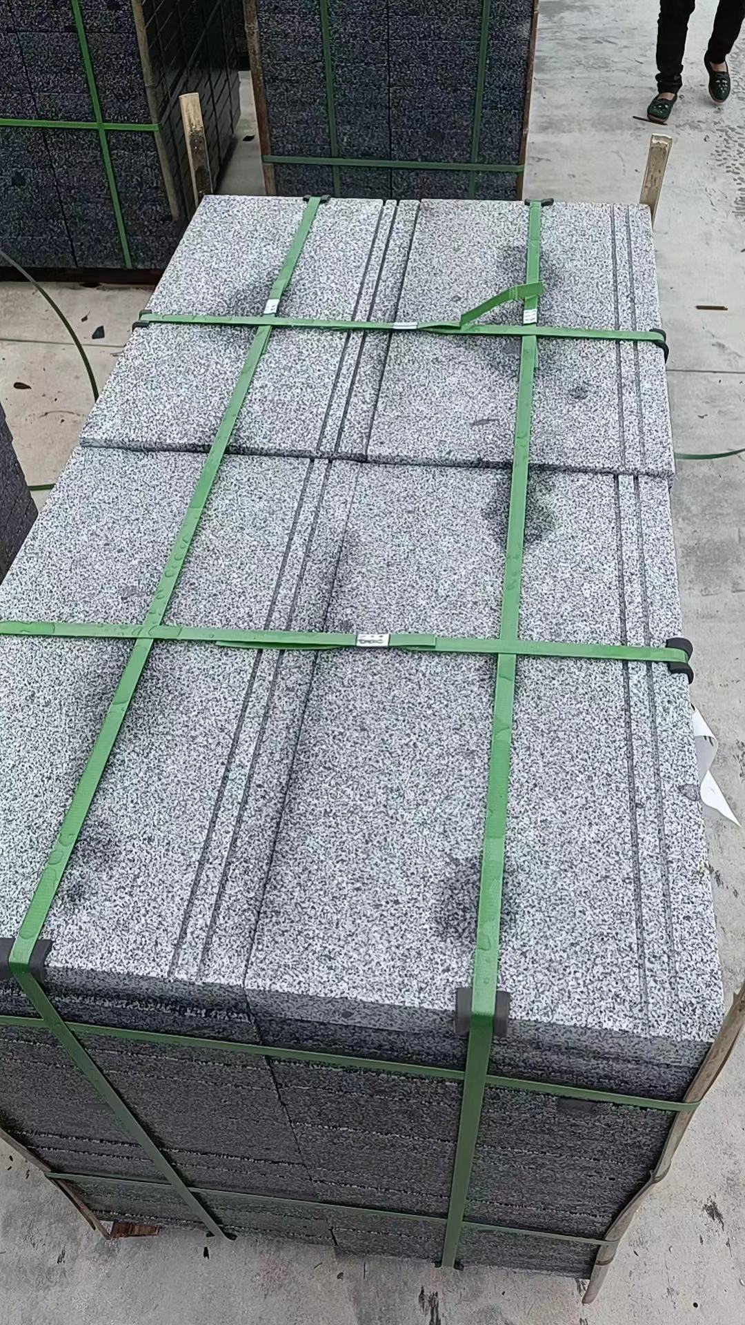 芝麻灰芝麻白花岗岩(图1)