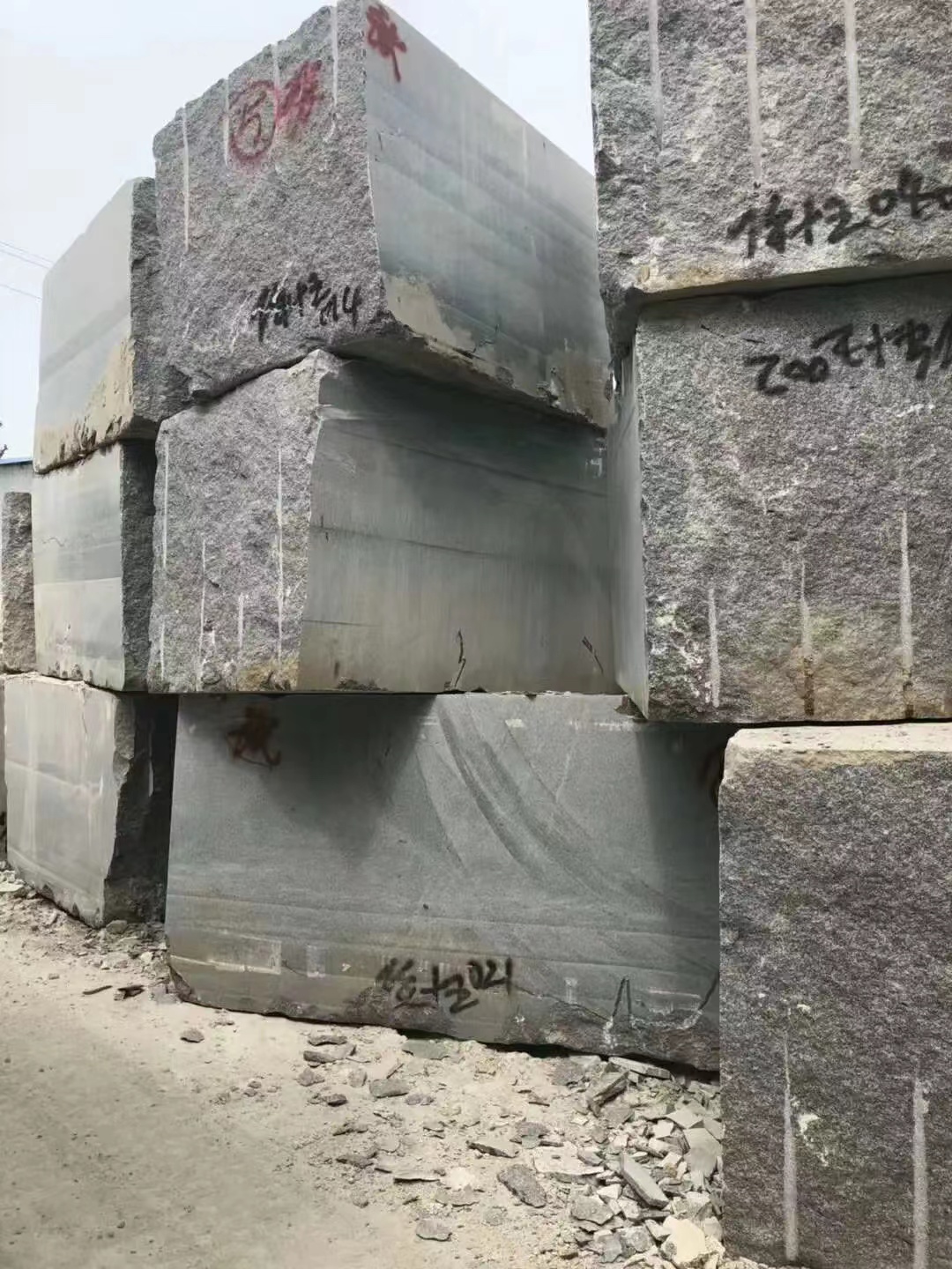 石材芝麻白栏杆(图1)