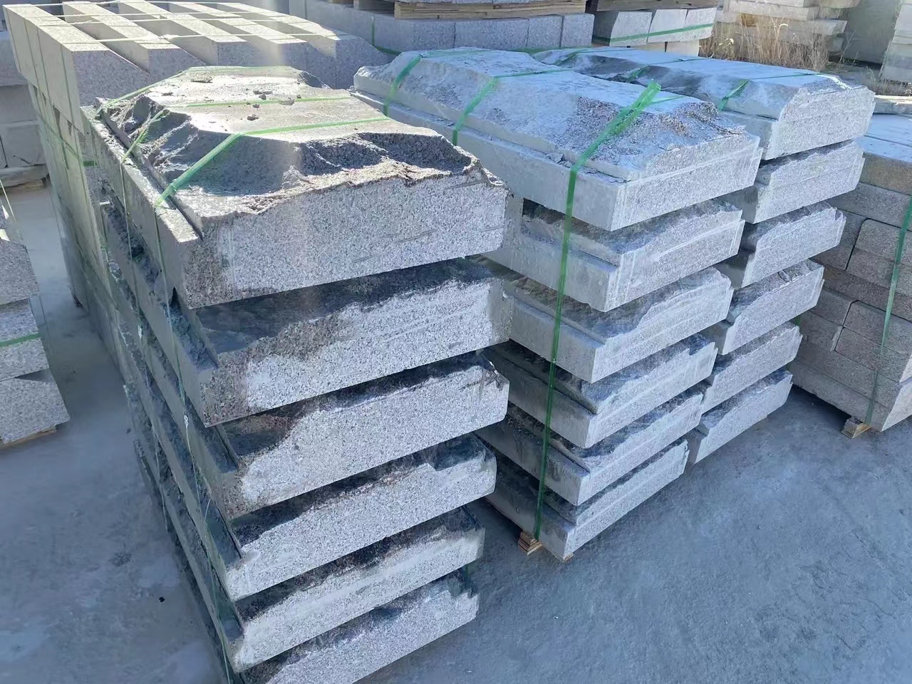 干挂芝麻白花岗岩(图1)