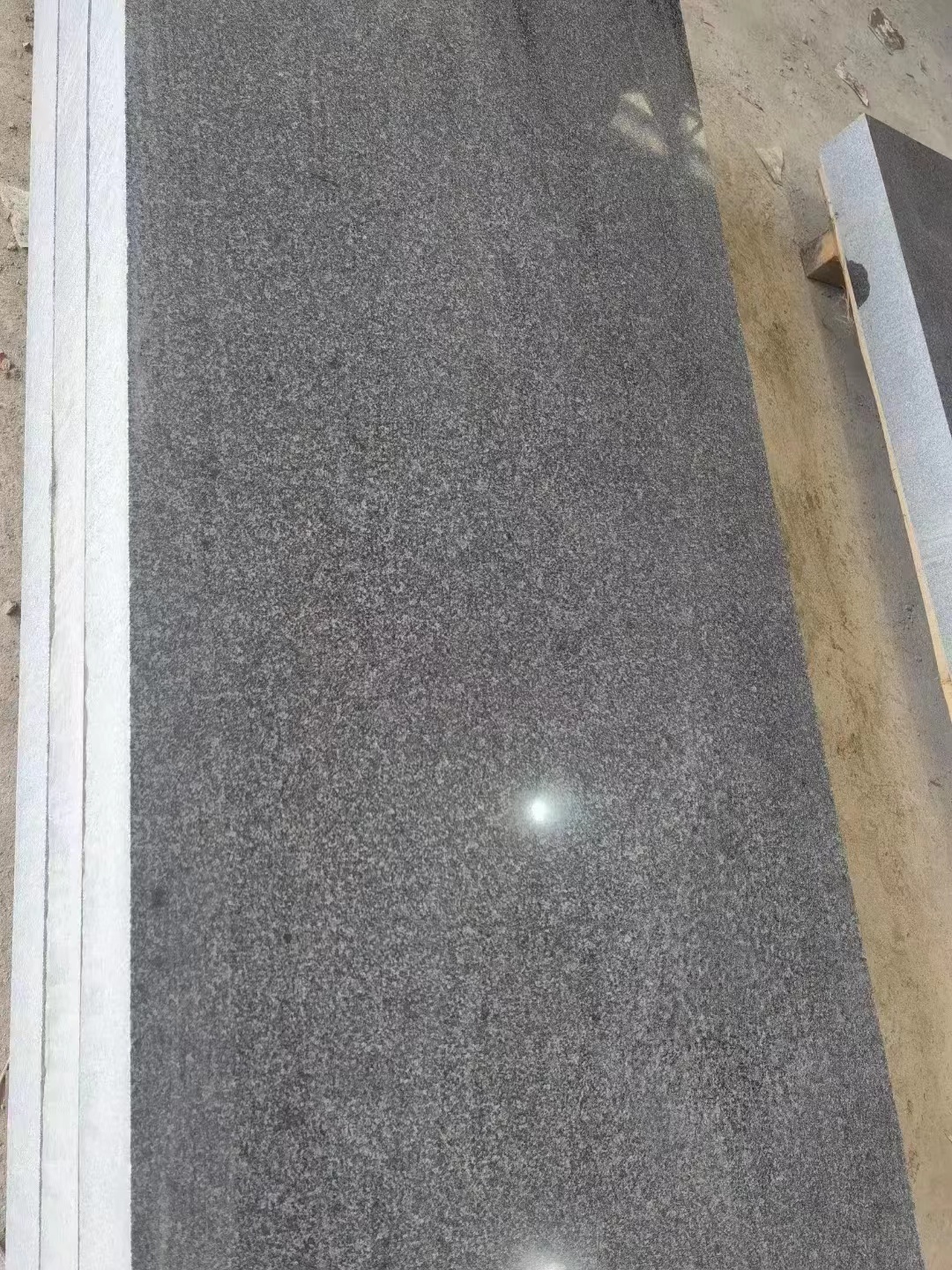 芝麻白盲道石(图1) 芝麻白盲道石(图1)