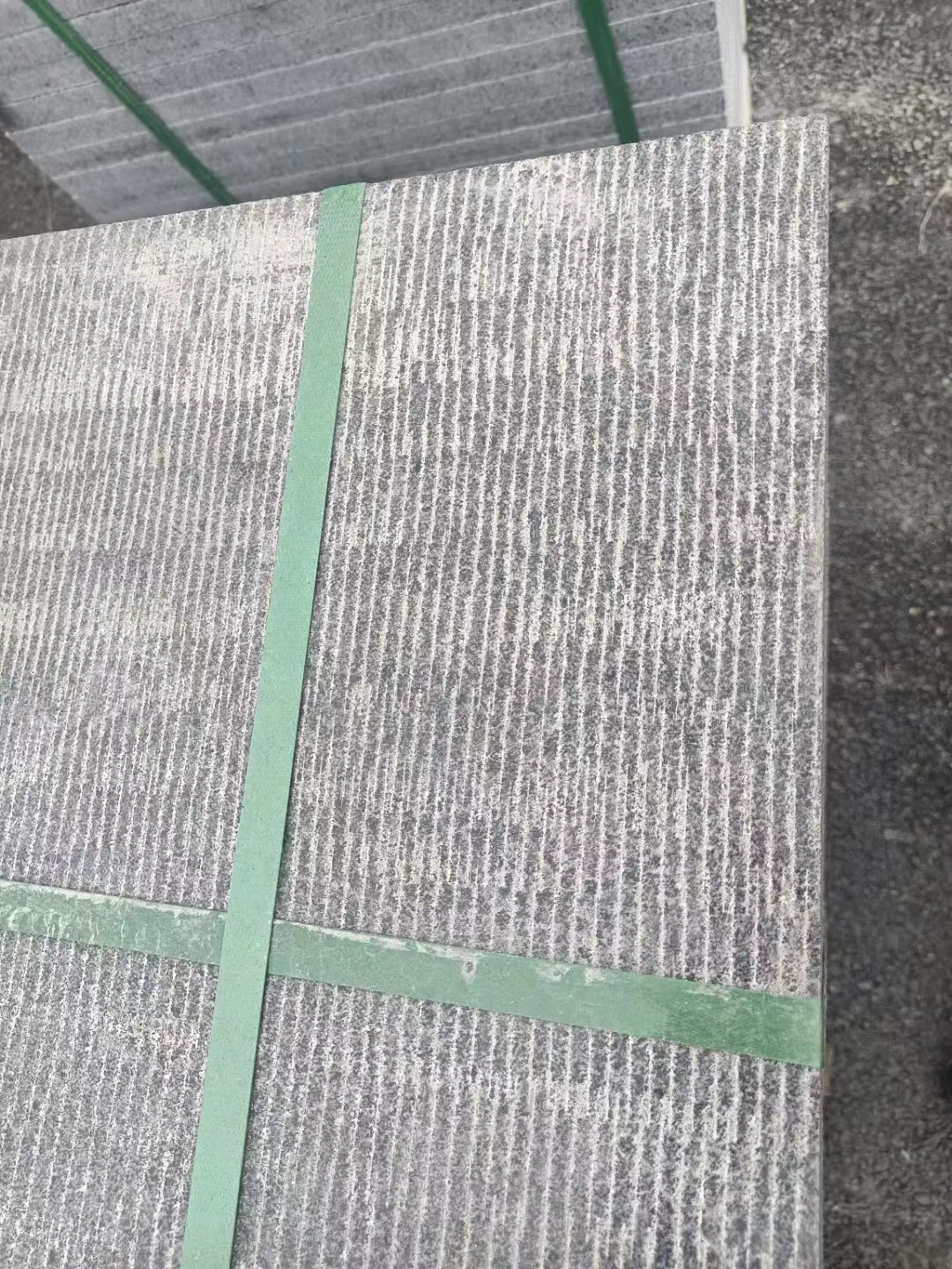 云南芝麻白花岗岩(图1)