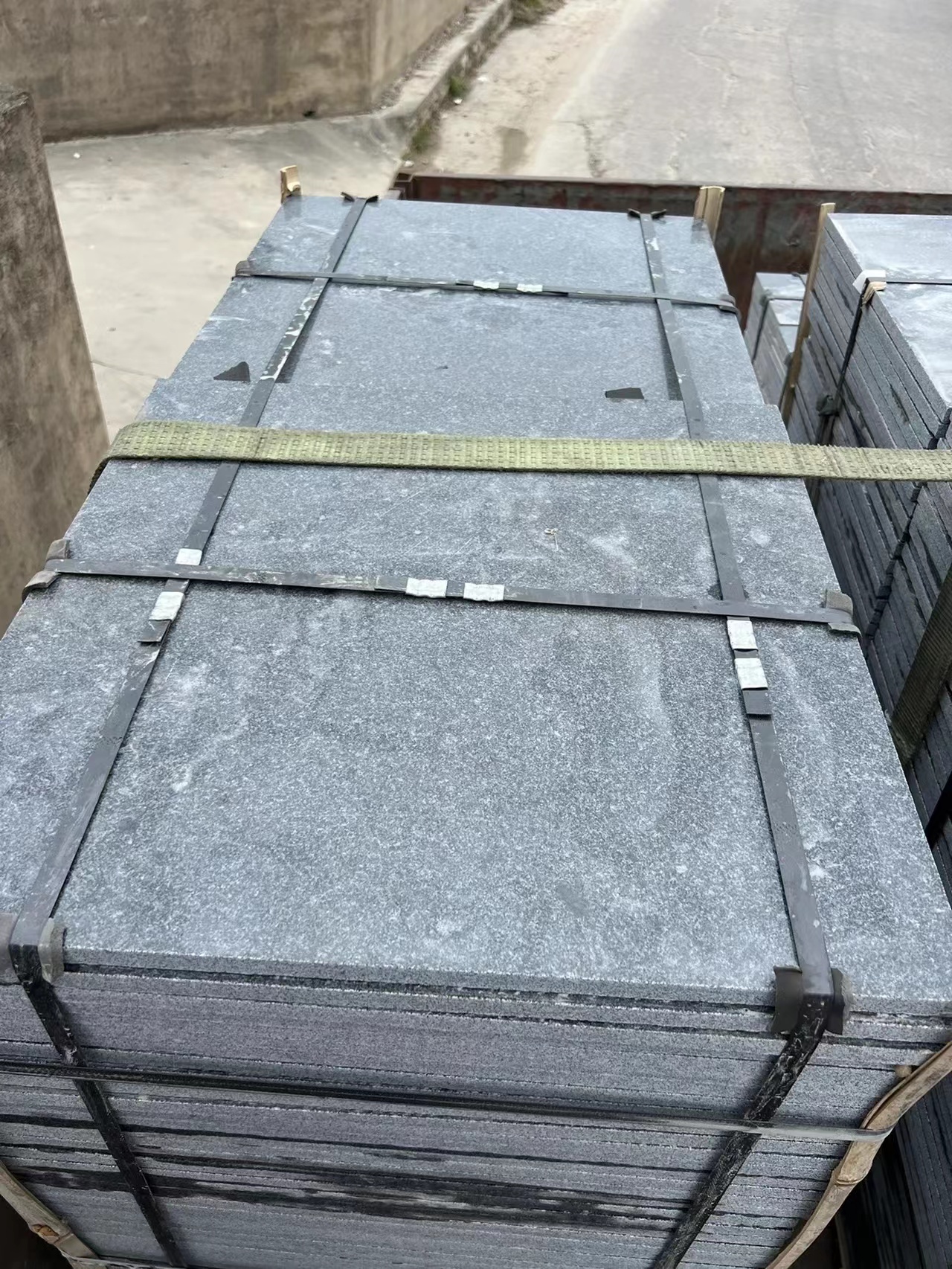 芝麻白整石(图1)