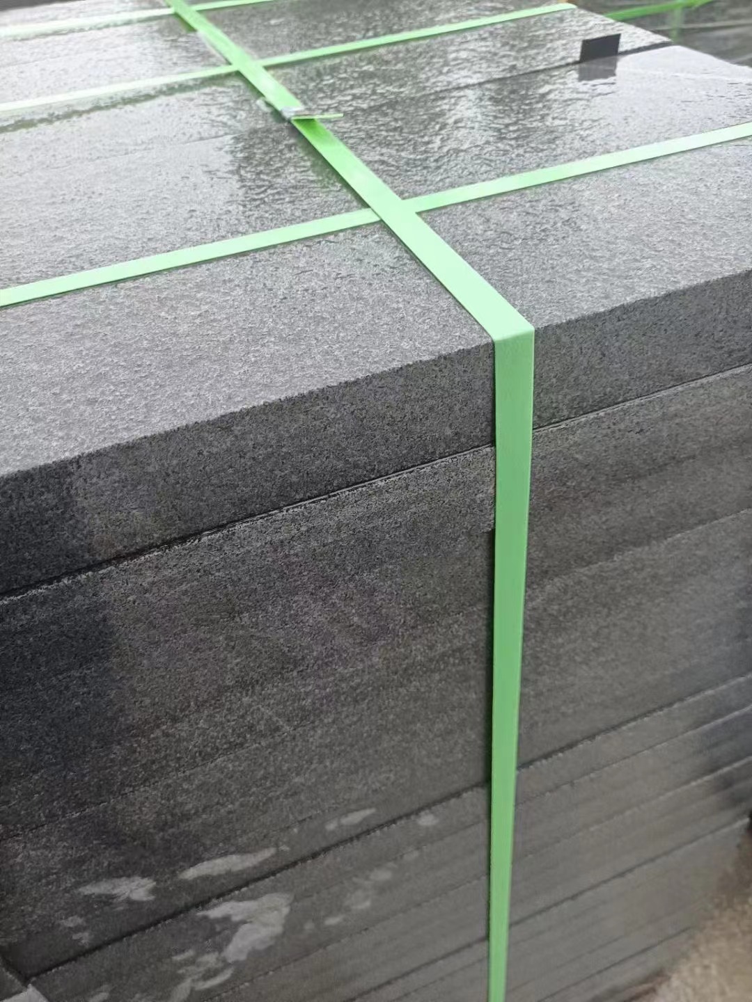 芝麻黑花岗岩路侧石(图1) 芝麻黑花岗岩路侧石(图1)